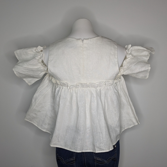 ✨3/$15 JOA white cold shoulder off the shoulder flowy top M - Picture 5 of 7
